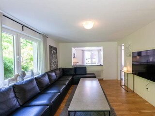 Wohn-/Essbereich mit offener Küche