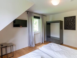 Schlafzimmer 4