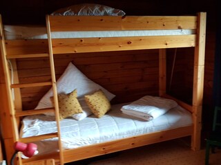 Das Etagenbett im Nebenzimmer jeweils 0,90x2,00m