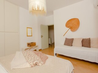 Schlafzimmer mit Doppelbett