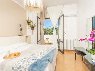 Schlafzimmer mit Doppelbett