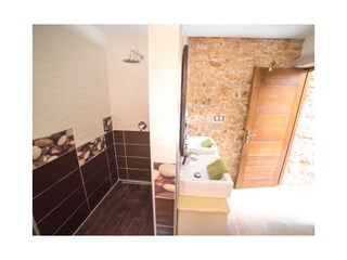 Zweites Badezimmer