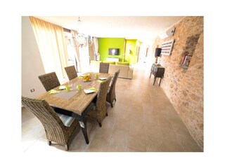 Livingroom an dining table