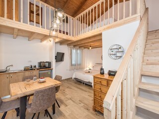 Intimate villa Kitchenette and dining table