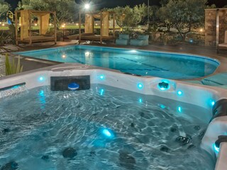 Whirlpool und beheizter Pool