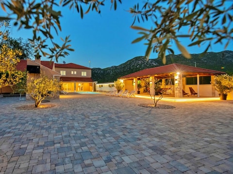 Villa Zara mit beheiztem Hydromassage-Pool