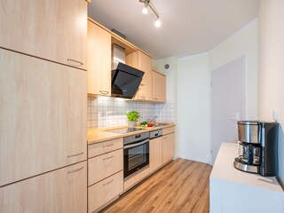 komplett eingerichtete hochwertige Küche