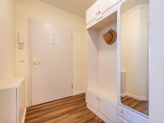 Eingangsbereich mit großer Garderobe