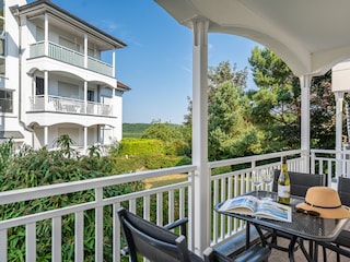 großer Balkon mit Sitzgruppe für 4 Personen