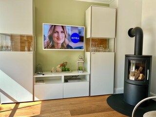Helles und geschmackvolles Wohnzimmer mit Eicheparkett