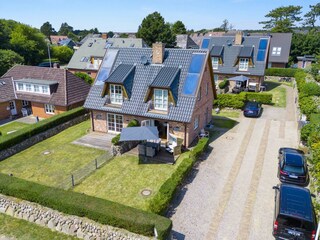 Parkplätze am Haus.