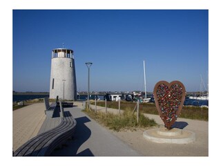 Der Aussichtsturm auf Fehmarn in der Nähe der Inselblume 73