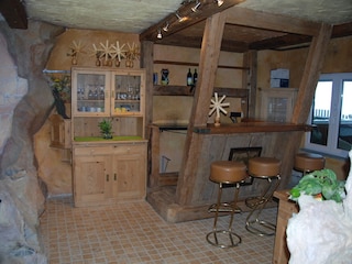 Aufenthaltsraum mit kleiner Bar