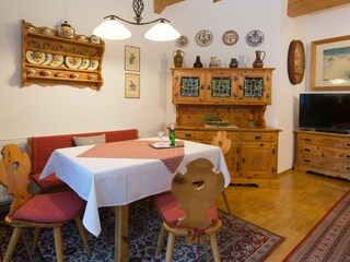 Gemütlich beim Essen sitzen