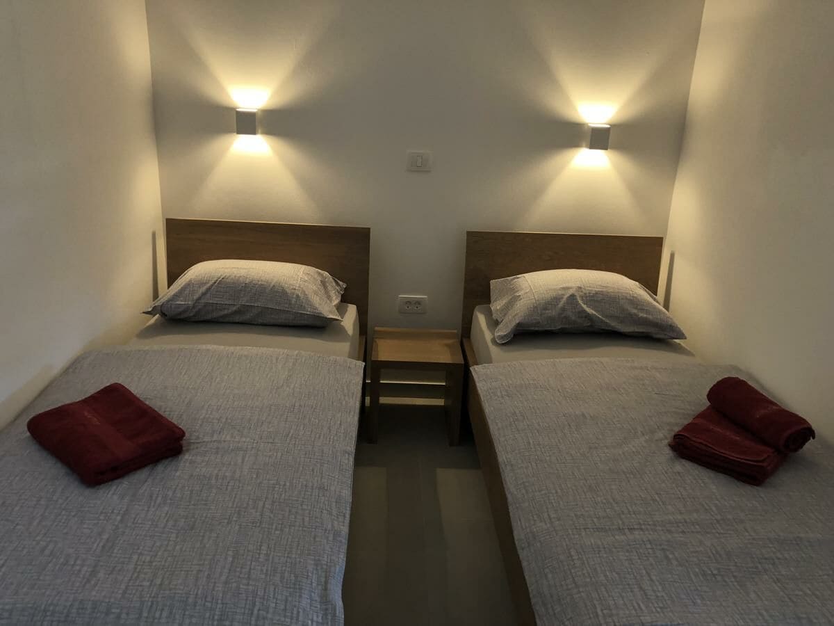 Schlafzimmer mit 2 Einzelbetten