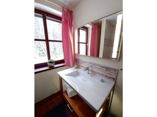 Badezimmer mit Dusche