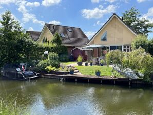 Ferienhaus Carpe Diem met aanlegsteiger en boot