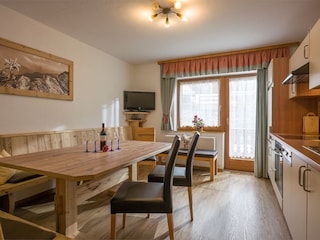 Eat-in kitchen Top 1
