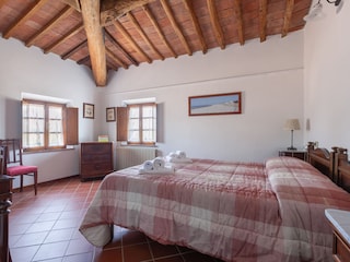 Schlafzimmer mit Doppelbett