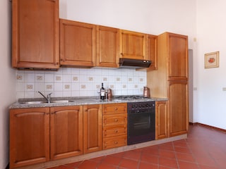 Küchenzeile mit Backofen