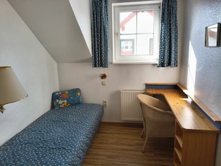 Kinderzimmer mit Einzelbett