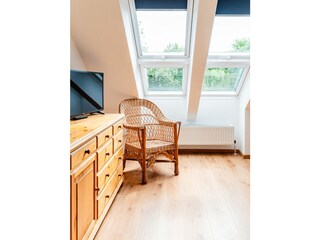 Im großen Schlafzimmer oben gibt es einen Fernseher