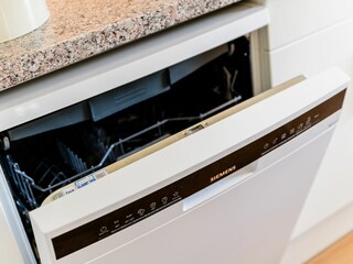 Geschirrspüler, Mikrowelle, Waschmaschine & Trockner