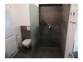Dusche und WC