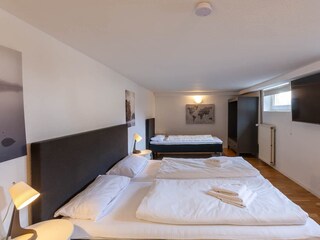 Schlafzimmer 5