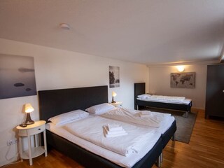 Schlafzimmer 5
