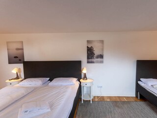 Schlafzimmer 5