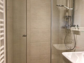 Bad mit bodentiefer Dusche