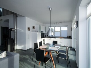 Esszimmer und Küche