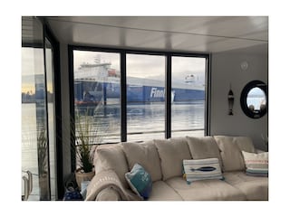 im Winterhafen direkt an der Fahrrinne