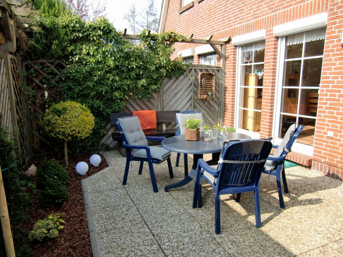 Terrasse, wind- und sichtgeschützt