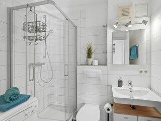 Badezimmer mit Dusche