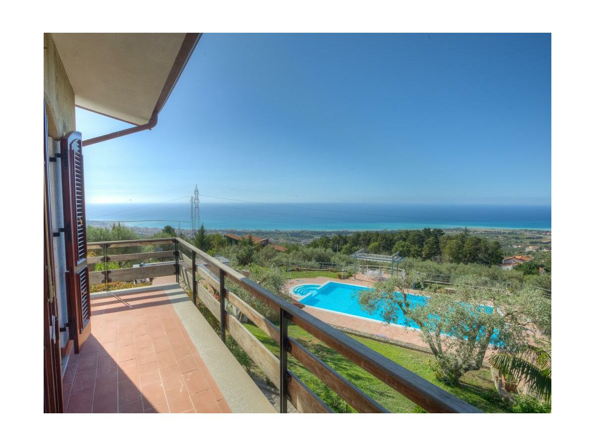 Villa mit Pool und Meerblick auf Sizilien