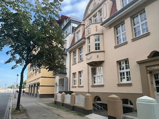 Blick auf das Haus Richtung Strandaufgang