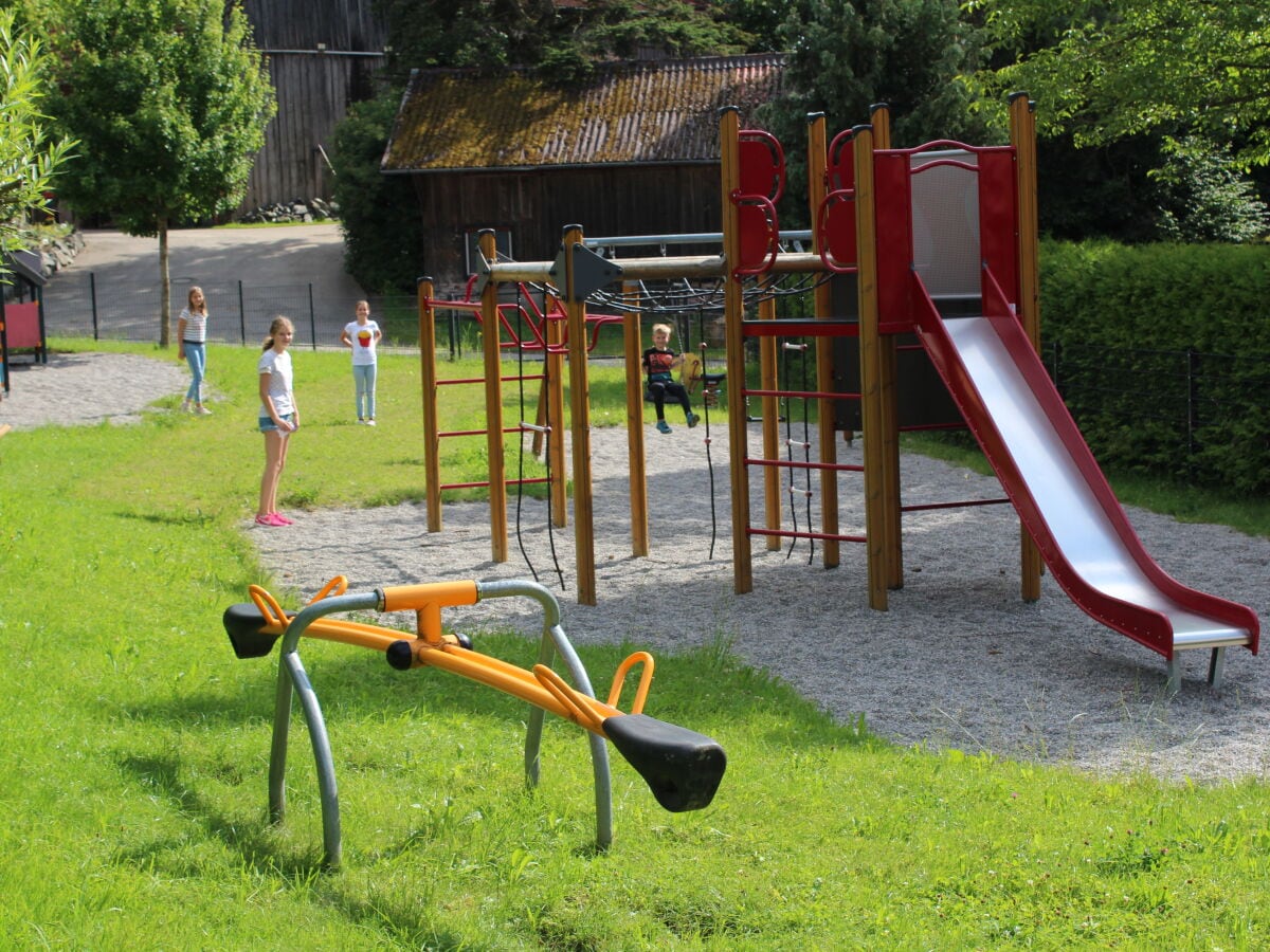 Dorfspielplatz  nebenan