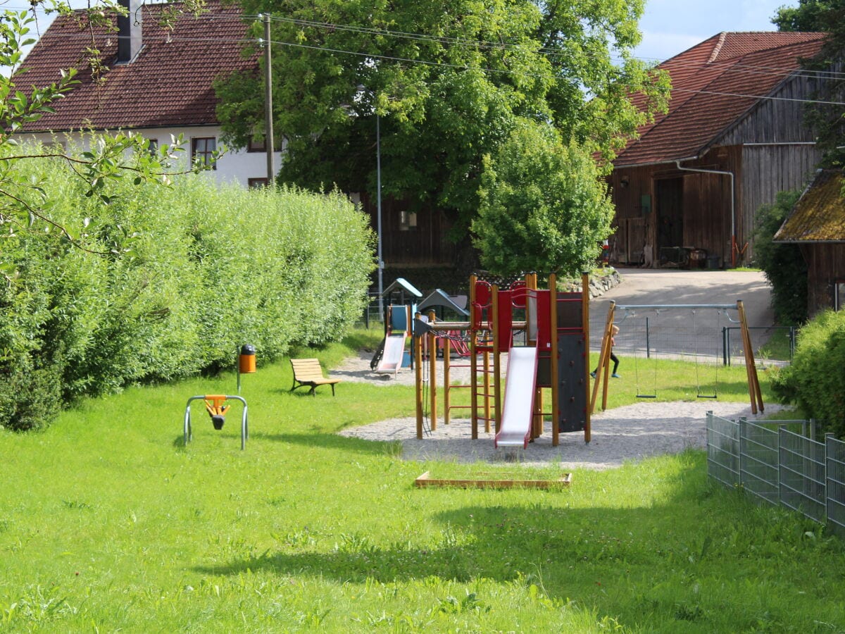 Dorfspielplatz  nebenan