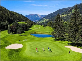 Der Golfplatz befindet sich direkt um die Ecke