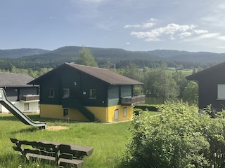 Ferienhaus  am  Badesee mit See und Bayerwaldblick