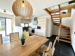 Voll ausgestattete Küche – Kochen mit Stil.