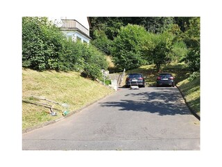 Einfahrt mit Parkmöglichkeit