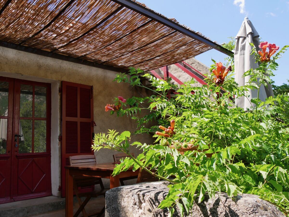 Erste Terrasse zur Wohnung