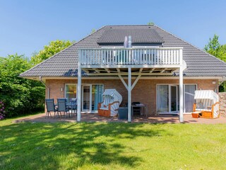 sonnige Gartenterrasse