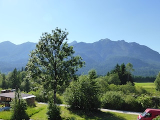 Wettersteinmassiv vom Balkon aus gesehen