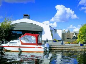 Ferienhaus Aquaronde 16, met aanlegsteiger + sportboot