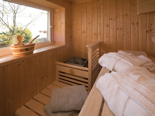 finnische Sauna mit Blick in den Weingarten