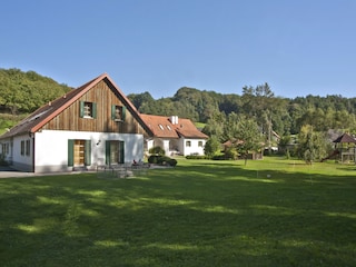 Unser Kürbishof mit Zimmer und Ferienwohnungen im Dorf